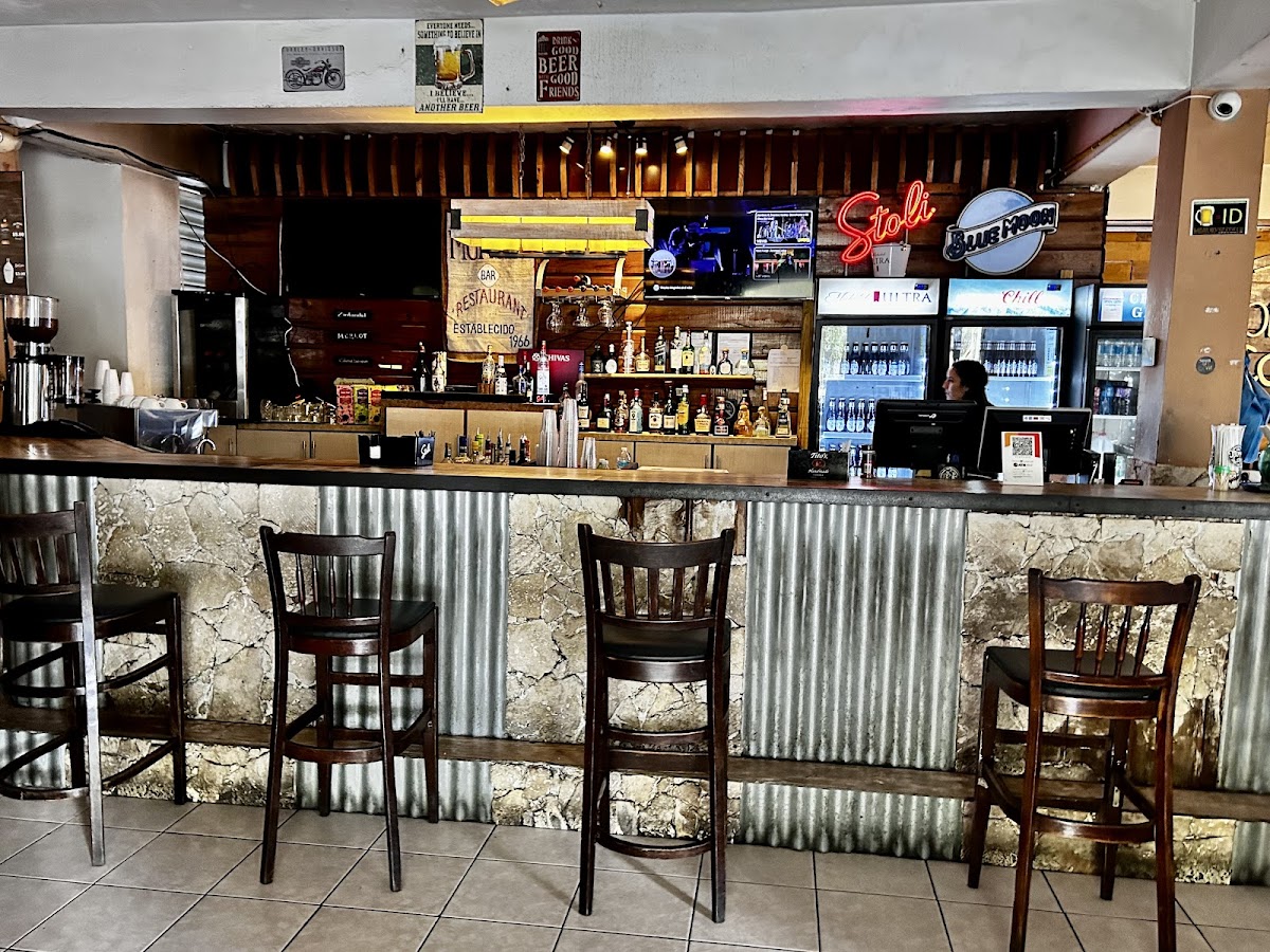 Monse's Cafe